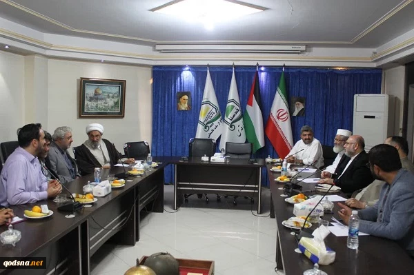 در دیدار رهبر جماعت اسلامی پاکستان با دبیرکل جمعیت دفاع از ملت فلسطین مطرح شد

حجت الاسلام رحیمیان:امام خمینی از ابتدای انقلاب از آرمان قدس حمایت کرد// مولانا سراج الحق: حاکمانی که نسبت به جنایات صهیونیست ها سکوت میکنند از خدا نمیترسند بلکه از آمریکا می