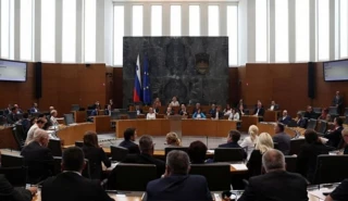 در طی روند شناخت فلسطین به عنوان یک کشور؛

پارلمان اسلوونی کشور مستقل فلسطین را به رسمیت شناخت