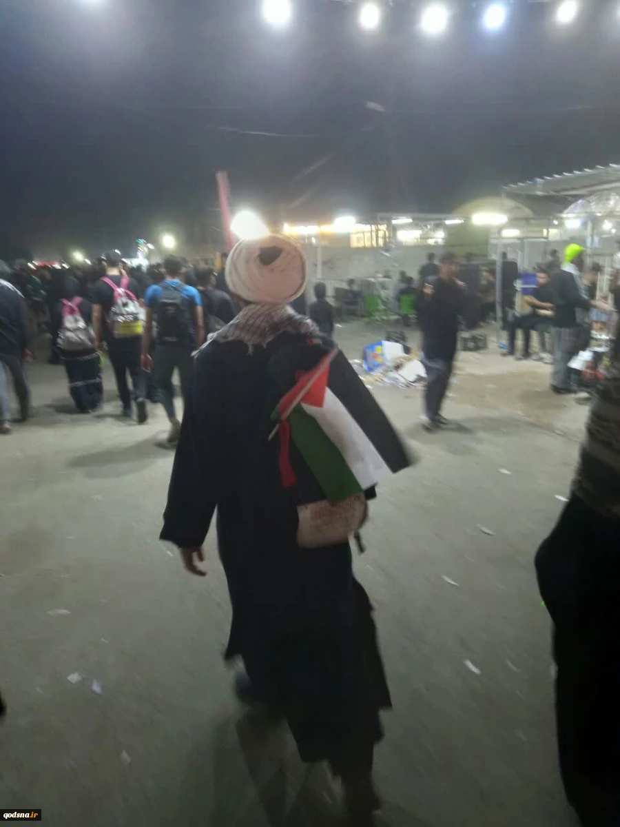 تصاویر ارسالی خبرنگار قدسنا از پیاده روی زائران اربعین حسینی با پرچم فلسطین در مسیر کربلا(بخش چهارم) 3