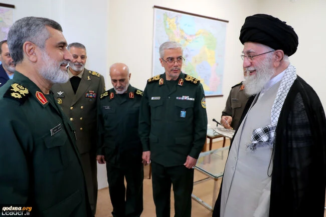 در پی عملیات درخشان«وعده صادق» انجام شد؛ 

اعطای «نشان فتح» به سردار حاجی‌زاده از سوی فرمانده‌کل قوا 3