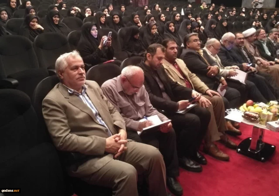 هم اکنون همایش حمایت از جبهه مقاومت و مردم مظلوم لبنان از سوی جمعیت اعتلای نهادهای مردمی انقلاب اسلامی در سالن ایوان شمس تهران شروع شد 2