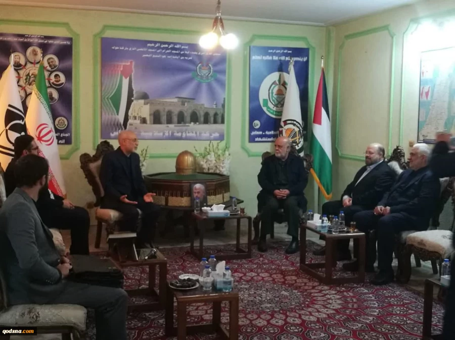 مراسم بزرگداشت شهید سنوار رئیس دفتر سیاسی حماس در غزه از روز گذشته در دفتر حماس در تهران آغاز شده و تا عصر امروز ادامه دارد. 
 3