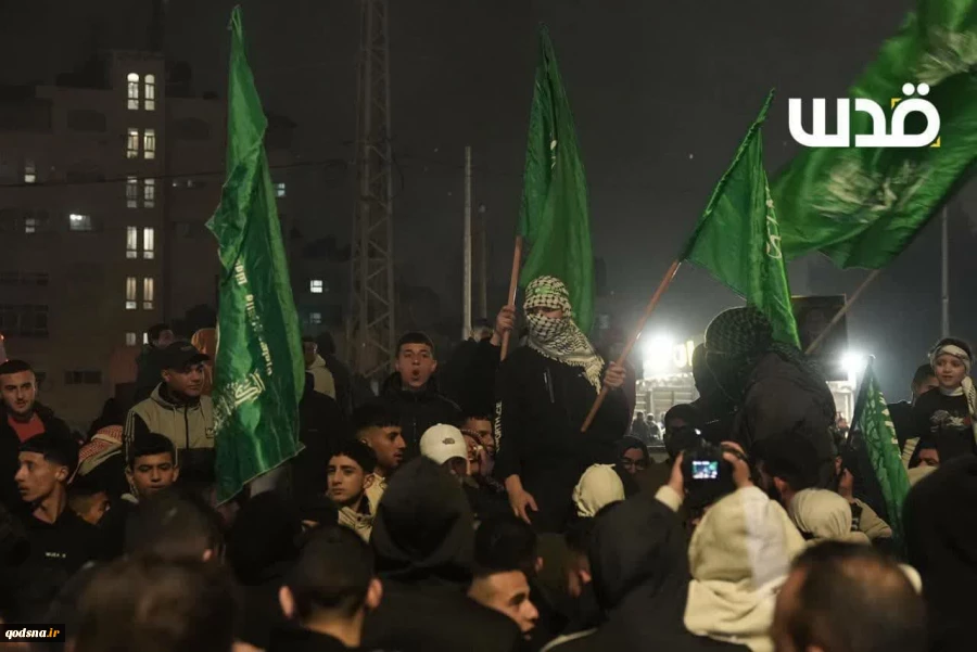 تصاویری از جشن و شادی فلسطینیان در رام الله پس از آزادی اولین گروه از اسرای فلسطینی 4