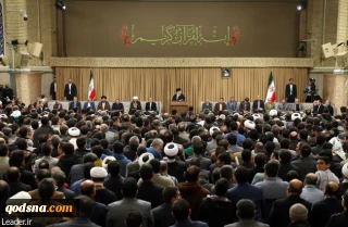 رهبر انقلاب در محفل انس با قرآن و در جمع اساتید و قاریان ممتاز و بین المللی تبیین کردند:

معجزه تلاوت؛ جاری شدن مفاهیم قرآنی در دلها و عمل به آنها/ ملت ایران با جبهه وسیعی از قدرت‌مداران کافر یا منافق مواجه است