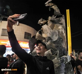 فلسطینی‌ها با بقایای موشک ایرانی جشن گرفتند