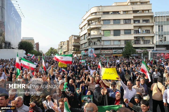 الشعب الایرانی فی الساحات تندیدا بالعدوان الامریکی الصهیونی 2