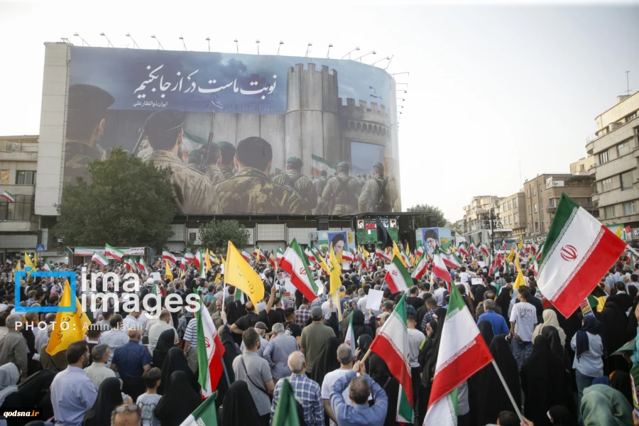اهالي طهران ينظمون مسيرة دعما للقوات المسلحة الإيرانية ومدافعي البلاد 13