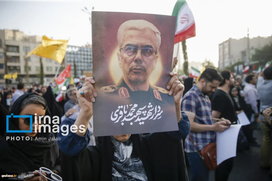 اهالي طهران ينظمون مسيرة دعما للقوات المسلحة الإيرانية ومدافعي البلاد 15