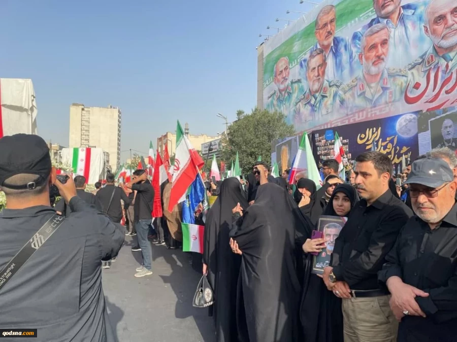 شرکت کنندگان در مراسم تشییع پرشکوه شهدای اقتدار به خبرنگار قدسنا چه گفتند؟

تا آخرین نفس و قطره خون پای انقلاب‌مان هستیم/ پیام اقتدار ایران و اتحاد ملت 2