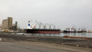 Zionist regime’s warplanes conduct series of airstrikes on Yemen’s Hudaydah port