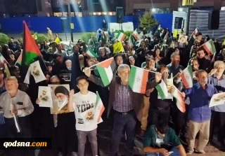 تجمع جماهيري في طهران احتجاجاً على تعامل الكيان الصهيوني مع قافلة الصمود