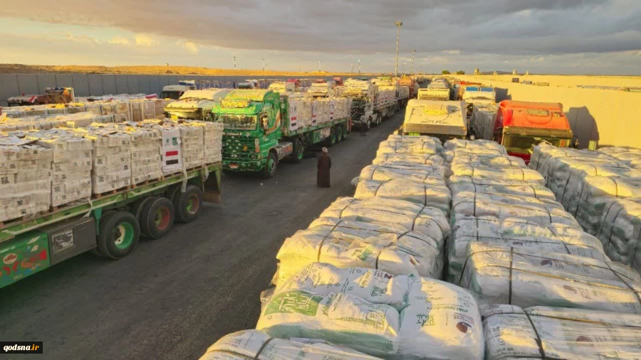 صد‌ها کامیون کمک بشردوستانه در گذرگاه رفح در انتظار ورود به غزه  5