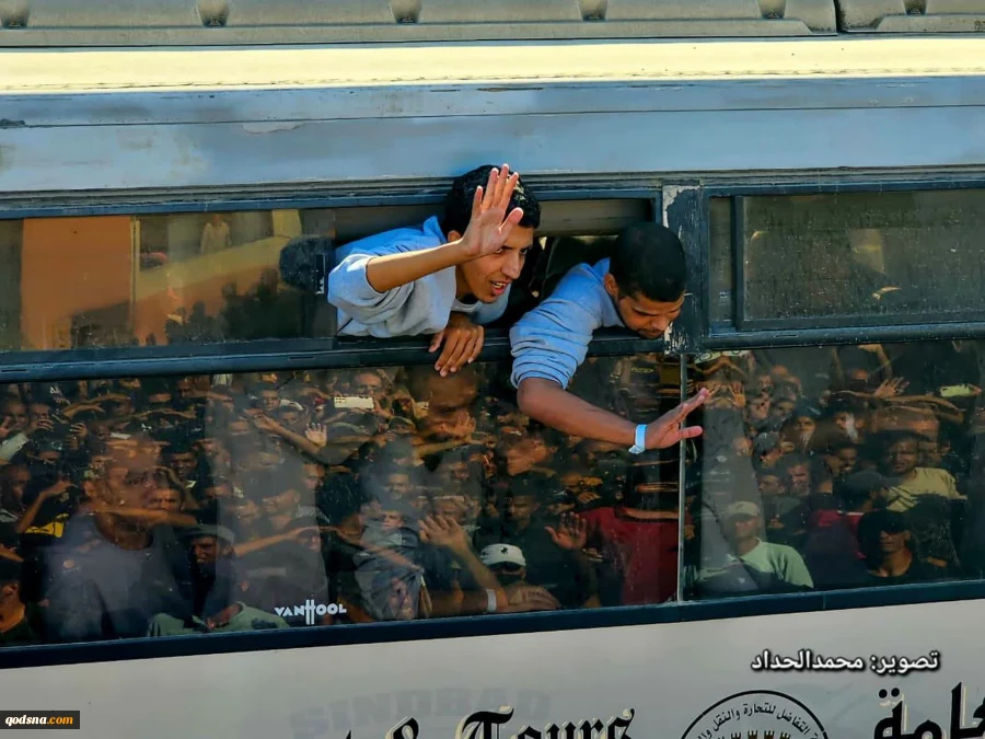 تصاویر دیگری از استقبال فلسطینی‌ها از اسرای آزاد شده در خانیونس  7
