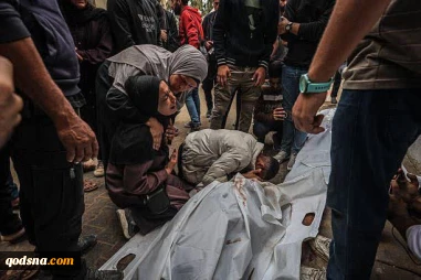 تصاویری از وداع دردناک و جانسوز فلسطینیان با شهدای خود در غزه که در نتیجه نقض آتش‌بس و حملات اشغالگران صهیونیست به شهادت رسیدند.