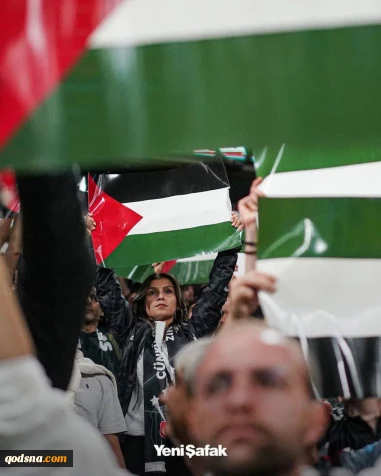 برافراشته شدن پرچم‌های فلسطین در دیدار بشیکتاش و فنرباغچه در لیگ ترکیه در حمایت از غزه