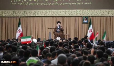 قائد الثورة الإسلامية يستقبل آلاف الطلاب والجامعيين وعدداً من عوائل شهداء الحرب المفروضة الأخيرة التي استمرت 12 يوماً