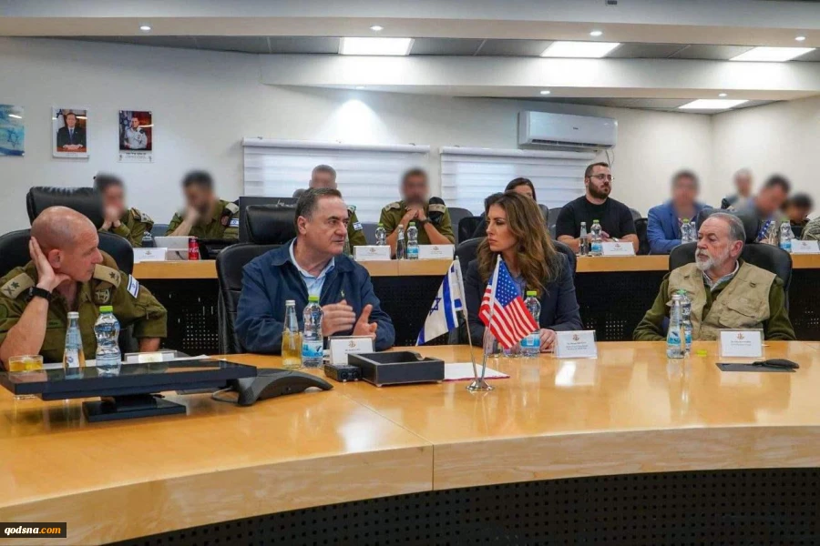 قائد الثورة الإسلامية يستقبل آلاف الطلاب والجامعيين وعدداً من عوائل شهداء الحرب المفروضة الأخيرة التي استمرت 12 يوماً 6