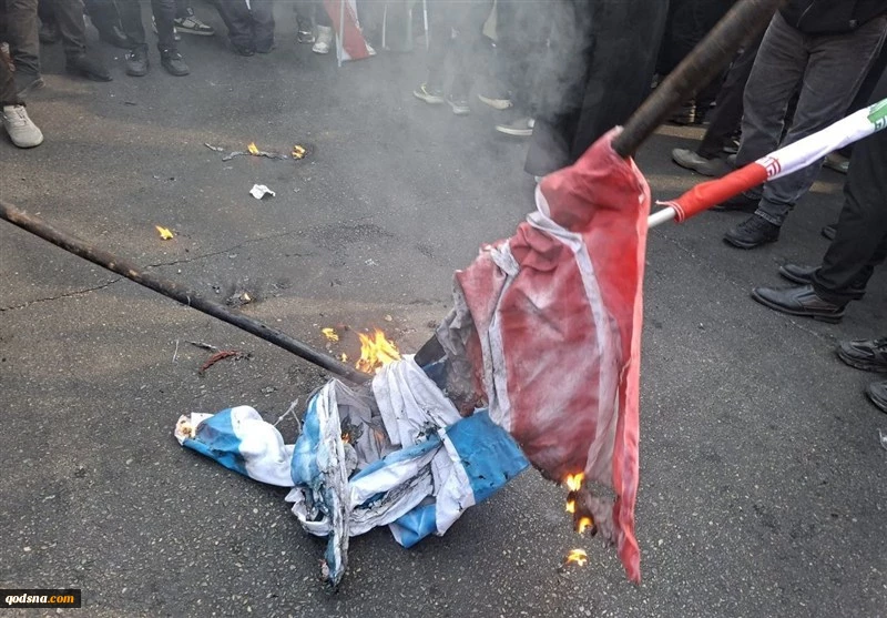 راهپیمایی ۱۳ آبان در سراسر کشور؛ دانش‌آموزان پای کار انقلاب و نظام/ طنین شعارهای «مرگ بر آمریکا» و «مرگ بر اسرائیل» 3