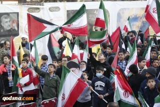 استعراض صواريخ وأجهزة الطرد المركزي في شوارع طهران

انطلاق مسيرات اليوم الوطني لمقارعة الاستكبار العالمي وهتافات "الموت لأمريكا" و"الموت لإسرائيل" تصدح في أرجاء إيران