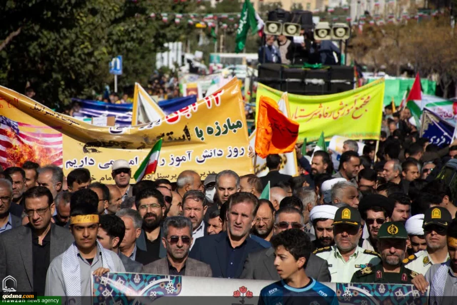 مسيرات شعبية بمناسبة اليوم الوطني لمقارعة الاستكبار العالمي في طهران 26