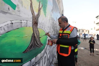 نشطاء من غزة يرسمون جدارية ضخمة تندد بالإبادة البيئية وتوجه رسالة إلى قادة مؤتمر المناخ COP30 في البرازيل