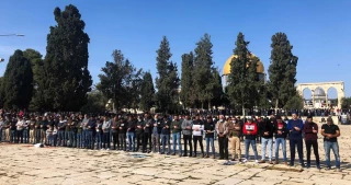 70,000 worshipers perform Friday prayer at the Aqsa Mosque