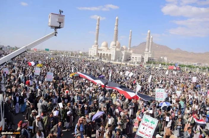 پس از فراخوان رهبر انصارالله یمن صورت گرفت؛

راهپیمایی عظیم مردم یمن به مناسبت سالروز خروج استعمار انگلیس از جنوب این کشور+ عکس  2