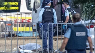 گزارش قدسنا از حمله مسلحانه  در سیدنی استرالیا

واکنش ها به این جنایت همچنان ادامه دارد | عاملان حمله با داعش در ارتباط بودند| 16 کشته و 40 زخمی آخرین آمار تلفات