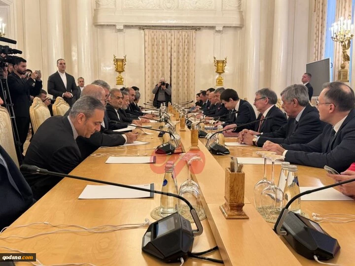 خلال لقاء نظيره الروسي؛
عراقجي: العلاقات بين طهران وموسكو تتمعق يومًا بعد يوم و لدينا مواقف مشتركة بشأن قضايا عديدة
 2