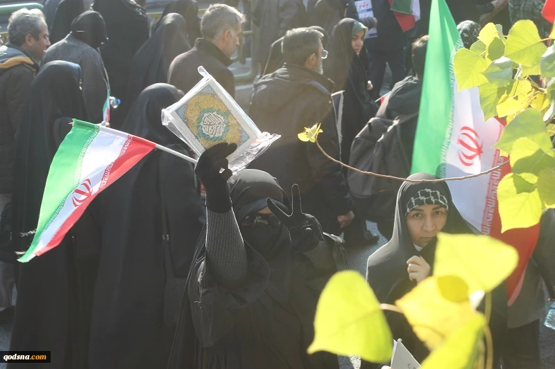 گزارش مردمی قدسنا؛

 حضور دشمن شکن مردم تهران در میدان انقلاب/ راهپیمایان در گفتگو با قدسنا: دشمنان از پایداری ملت ایران خسته شده‌اند 6