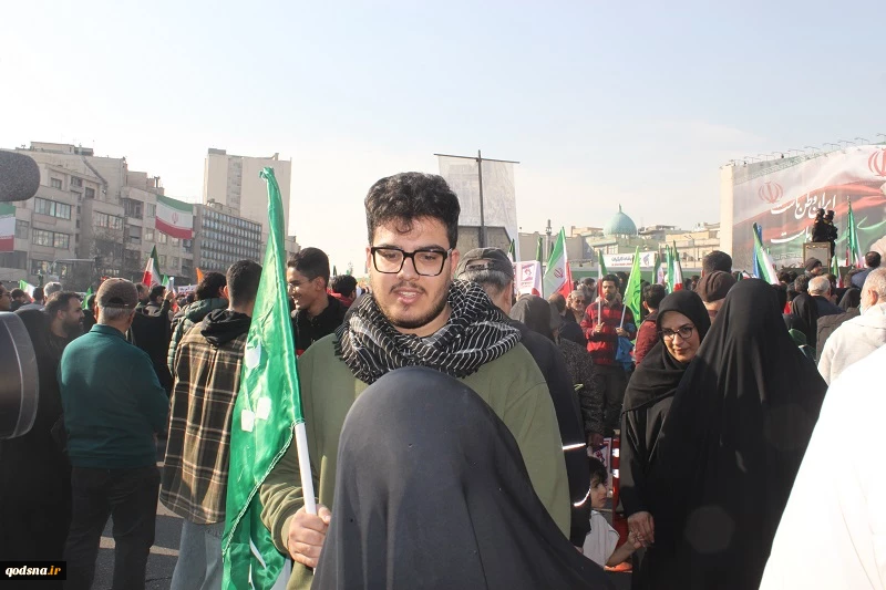 گزارش مردمی قدسنا؛

 حضور دشمن شکن مردم تهران در میدان انقلاب/ راهپیمایان در گفتگو با قدسنا: دشمنان از پایداری ملت ایران خسته شده‌اند 12