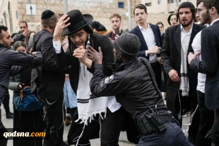 معاریو: اسرائیل به دلیل هرج‌ومرج سیاسی به سمت فروپاشی می‌رود/ اسرائیل در دوره بی‌سابقه‌ای از گفتمان پوپولیستی و پر سر و صدا به سر می‌برد