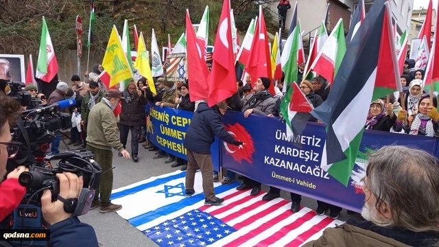 تجمع شهروندان ترکیه در مقابل کنسولگری آمریکا برای حمایت از ایران 4