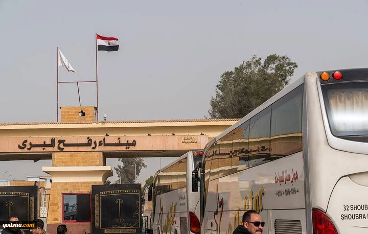 First group of Palestinians returns to Gaza from Egypt 2