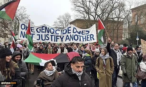 تظاهرات گسترده در برلین در حمایت از فلسطین و اسرای فلسطینی در زندان‌های رژیم صهیونیستی
 2