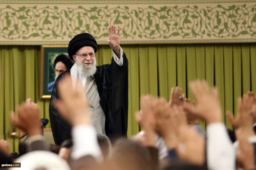 پیام تلویزیونی رهبر معظم انقلاب  به‌مناسبت 22 بهمن خطاب به ملت شریف ایران 

در ۲۲ بهمن با نشان دادن اراده و ایستادگی خود، دشمن را مأیوس کنید

 2