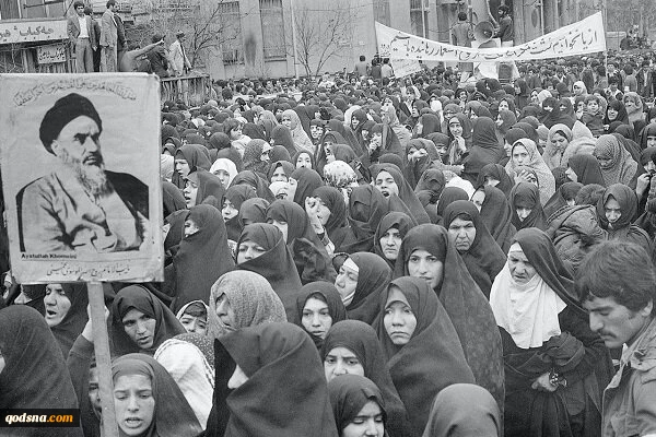 ايران بعد الثورة رفضت التبعية وفرضت نفسها كفاعل مستقل في العلاقات الدولية 2