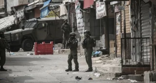 تجاوزات نظامیان و شهرک نشینان صهیونیست به مناطق مختلف کرانه باختری/ ضرب و شتم یک پیرزن 80 ساله فلسطینی