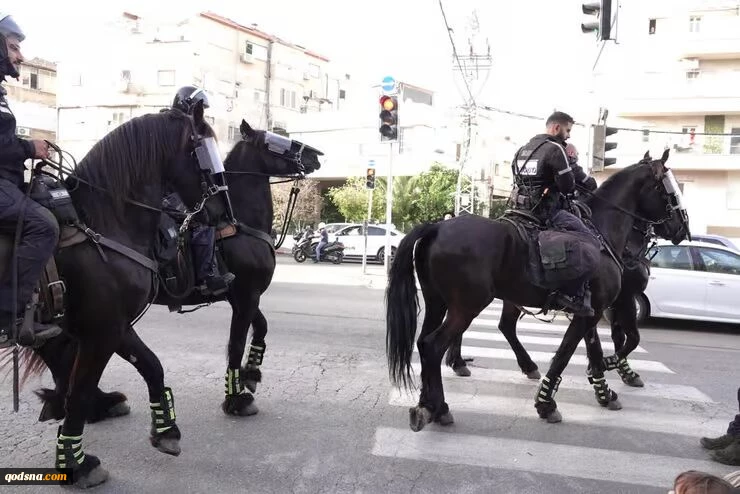 شورش در بنی‌باراک، سوزاندن وسایل نقلیه پلیس اسرائیل و فرار نیروهای ارتش 2