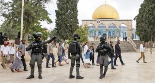 المستوطنون يستبيحون الأقصى بحماية الاحتلال في أول أيام رمضان