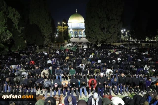 100,000 Worshippers perform Taraweeh prayers at Aqsa despite Israeli restrictions