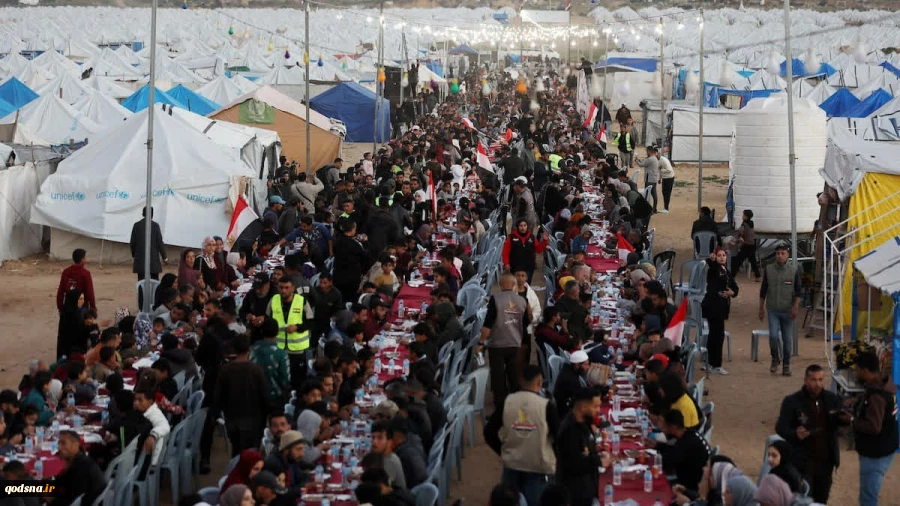 افطار در میان آوارها؛ افطاری مردم غزه در شهر الزهرا واقع در مرکز نوار غزه 2