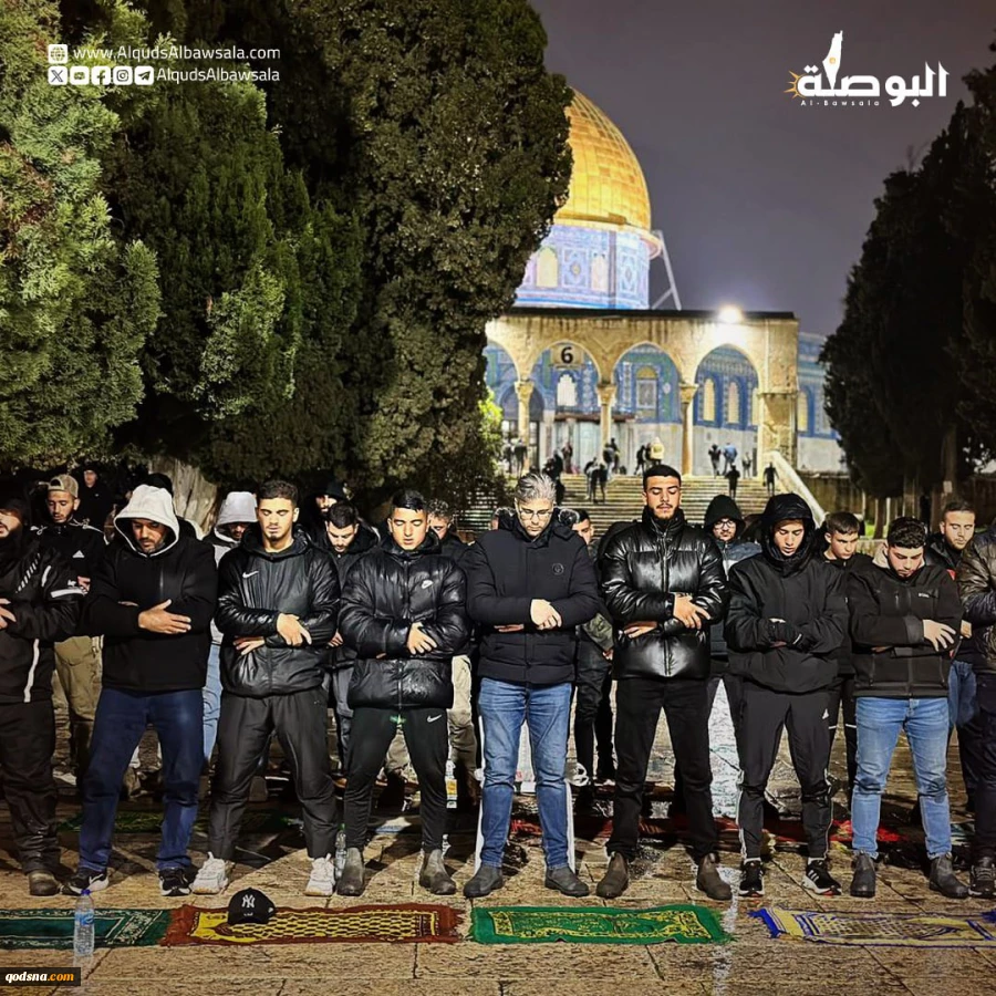 40,000 Palestinian worshippers perform Taraweeh prayers at Aqsa