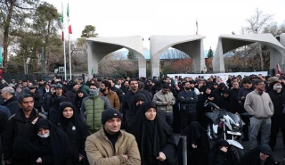 حداد وطني بميدان انقلاب وسط طهران اثر إعلان استشهاد قائد الثورة