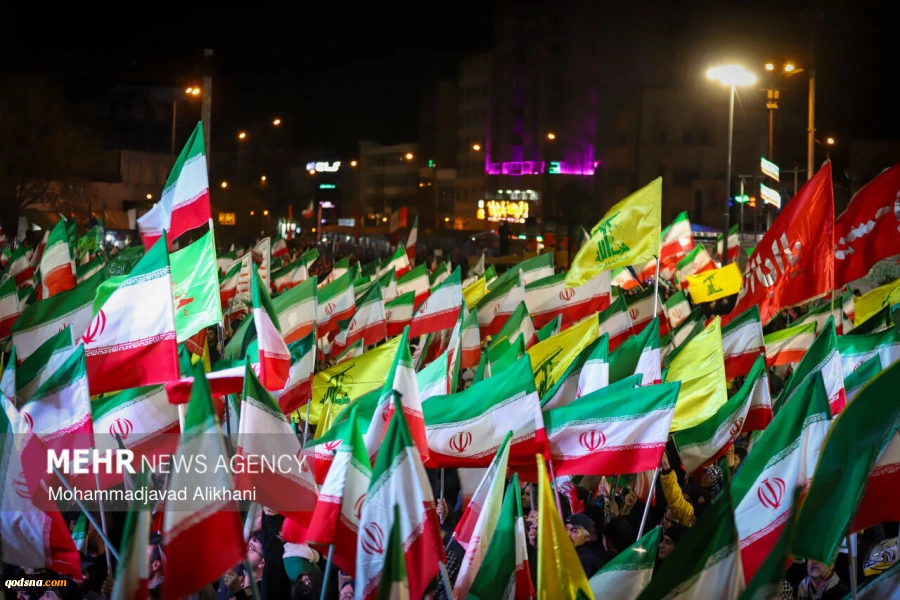التجمعات الليلية في ساحة الثورة بطهران لدعم القوات المسلحة في مواجهة العدو الصهيوالامريكي 6
