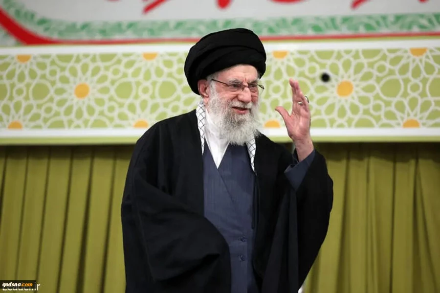 بيان من مكتب قائد الثورة بشأن طلب المغفرة من الإمام الشهيد؛

كان إمام الثورة الشهيد يعتبر الشعب الإيراني بأسره أبناءً له، ولطالما دعا لهم 2