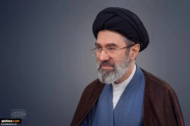 قائد الثورة الاسلامیة آیة الله السید مجتبى خامنئی: الجیش هو ابن الشعب بحق وینبثق من بیوت أبناءه  2