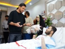 عیادت ملی‌پوشان فوتبال از جانباز سرافراز جنگ رمضان حسین محمدی 6