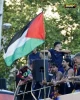 پپ گواردیولا سرمربی تیم منچسترسیتی در واکنش به انتقادها از لامین یامال ستاره جوان بارسلونا به دلیل حمایت از فلسطین، تاکید کرد بازیکنان فوتبال حق دارند درباره مسائل انسانی و سیاسی اظهار نظر کنند.
