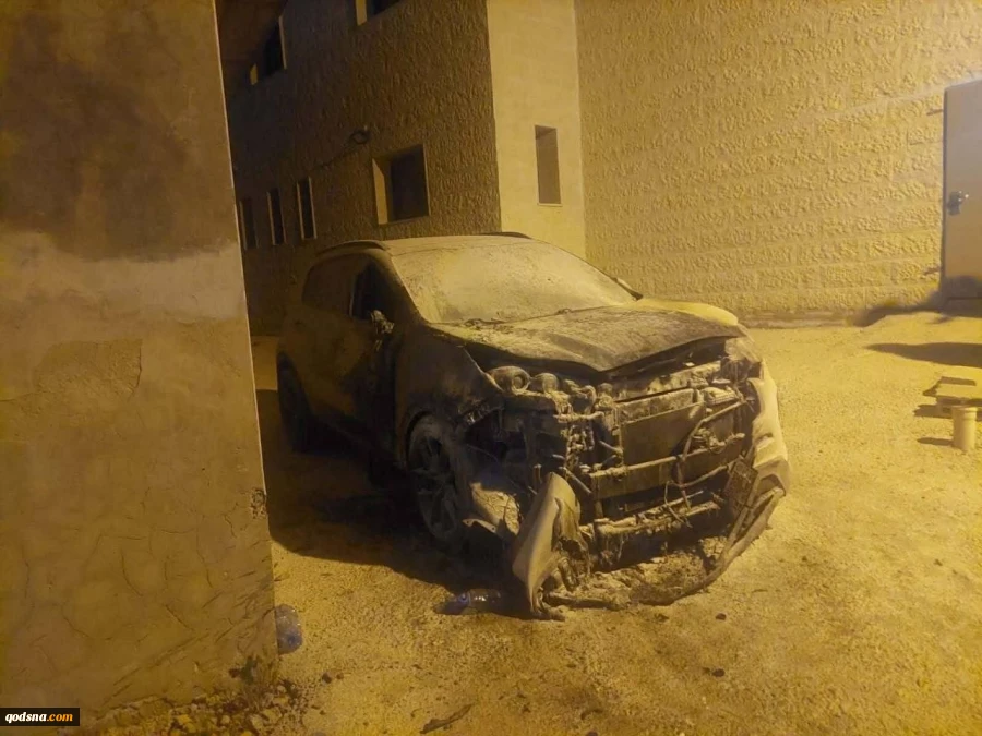 Zionist settlers assault Palestinians, destroy car in W. Bank